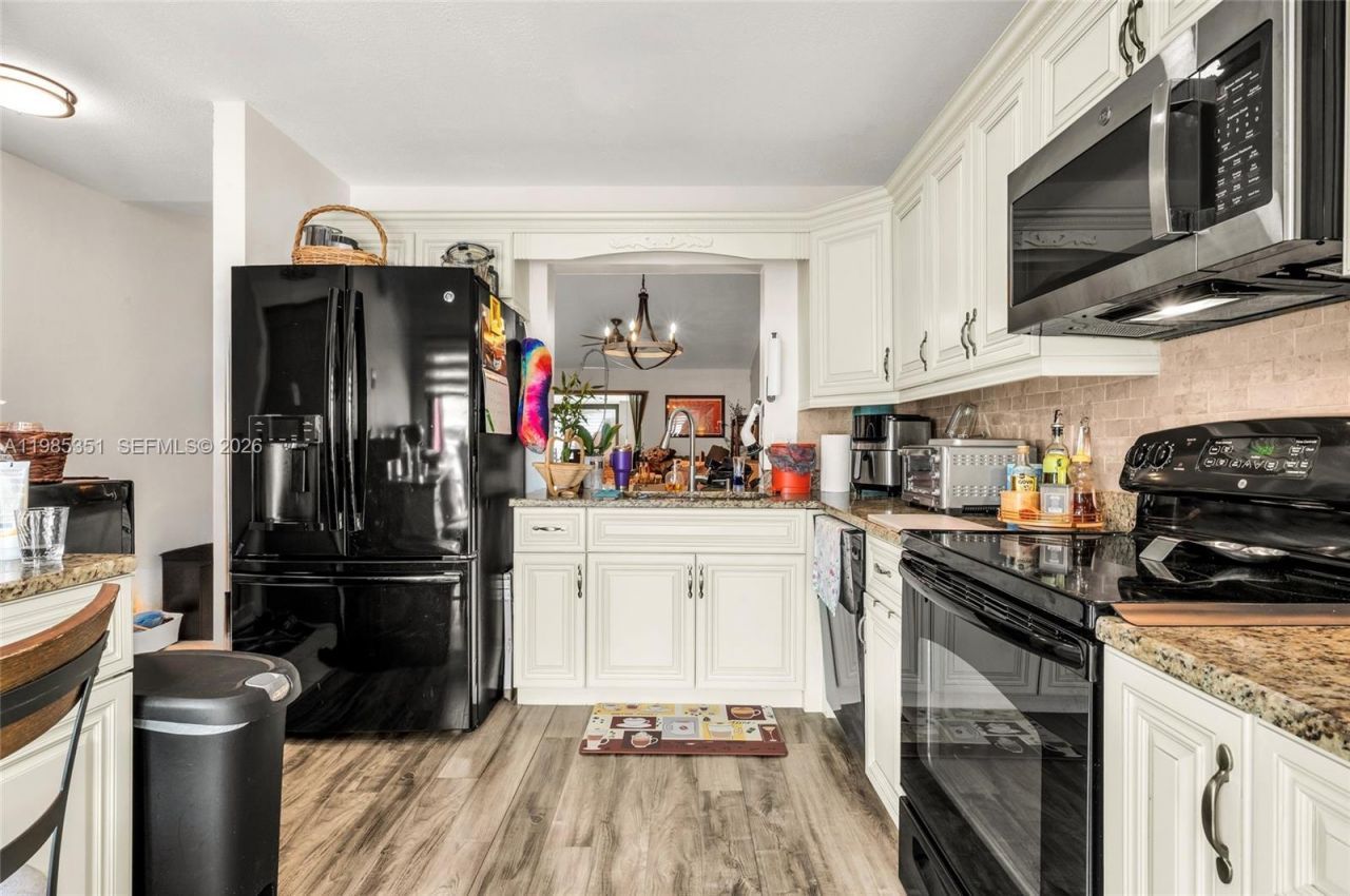 2640 W Gately Dr W, Unit 1102, West Palm Beach, FL 33415 Photo