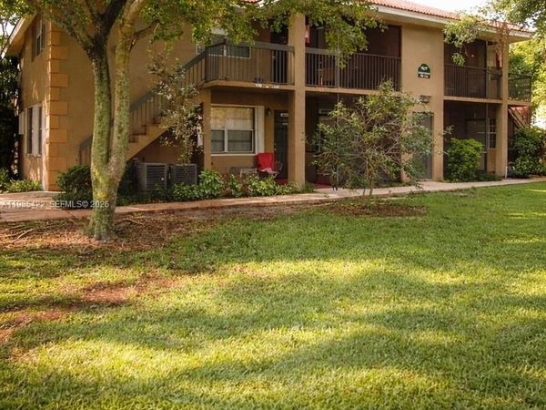 10480 NW 8th St, Unit 201, Pembroke Pines, FL 33026
