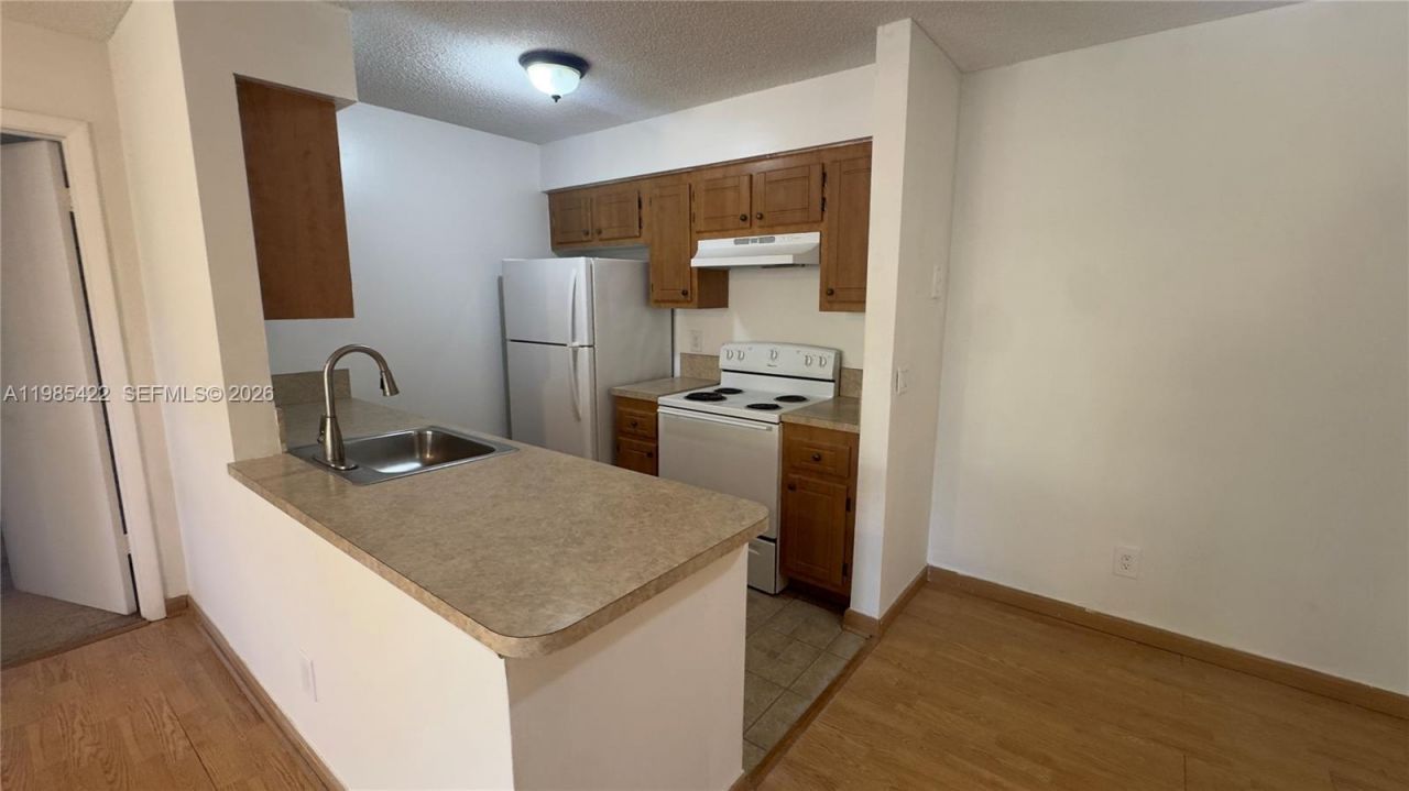 10480 NW 8th St, Unit 201, Pembroke Pines, FL 33026 Photo