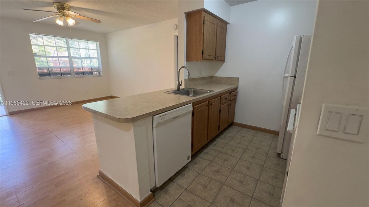 10480 NW 8th St, Unit 201, Pembroke Pines, FL 33026 Photo