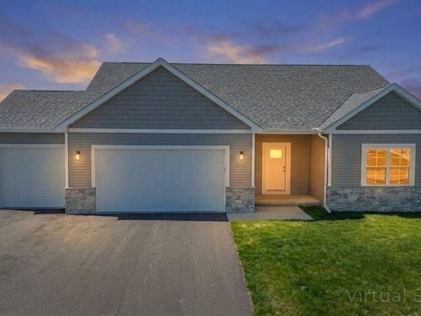 3810 N Woodbury Lane, Janesville, WI 53545