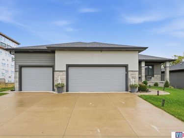 8920 Shadow Creek Lane , Lincoln, NE 68520