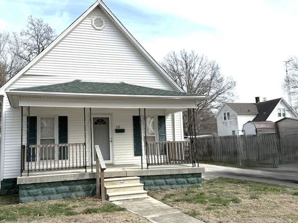 517 College Avenue , Centralia, IL 62801