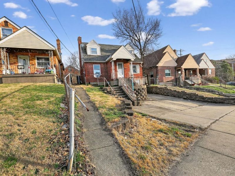 2406 Montana Avenue, Cincinnati, OH 45211 Photo 4
