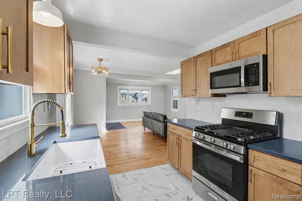 556 Academy Street, Ferndale, MI 48220 Main Photo