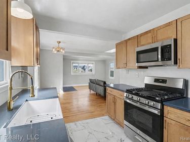 556 Academy Street, Ferndale, MI 48220