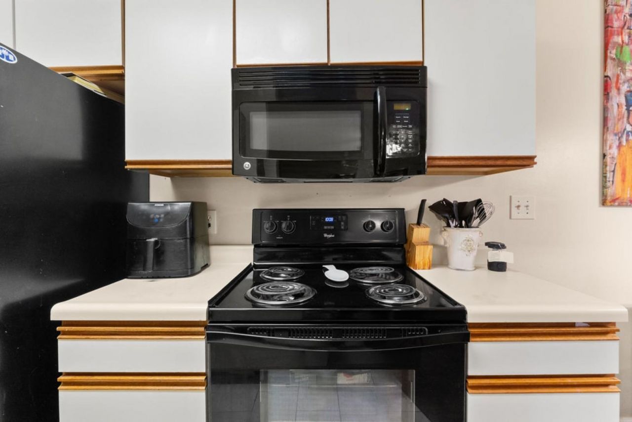 2280 Andover Dr. Photo 4