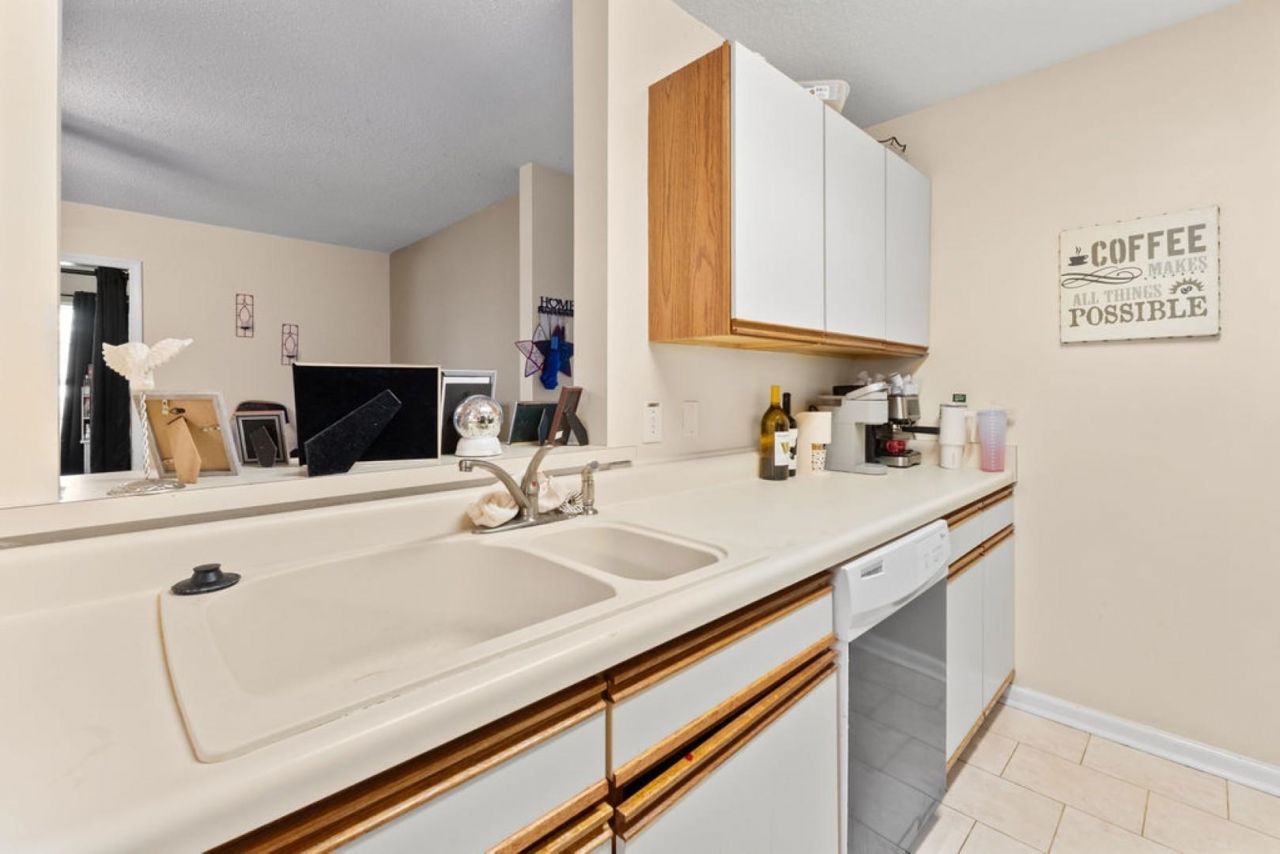 2280 Andover Dr. Photo 5