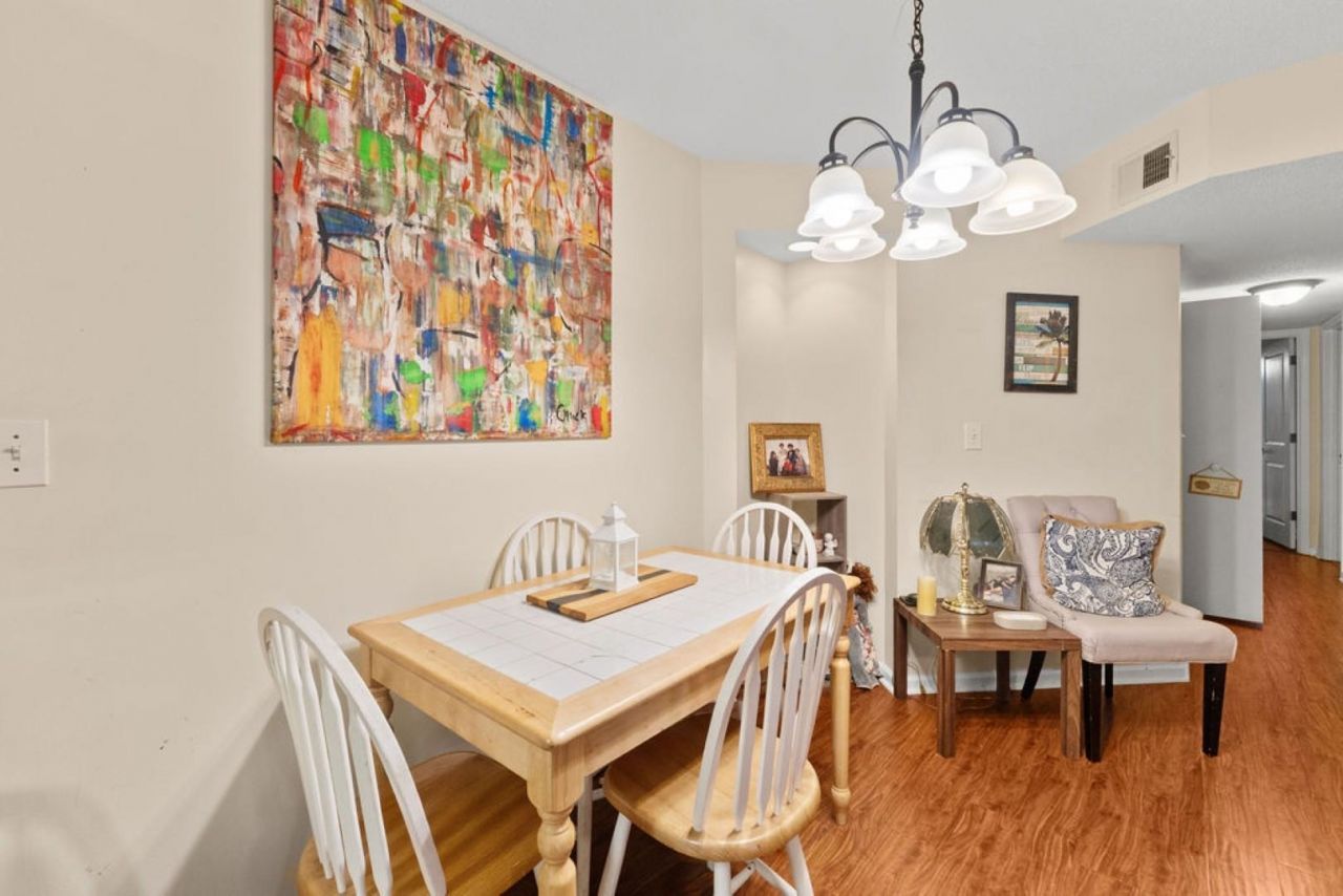 2280 Andover Dr. Photo 6