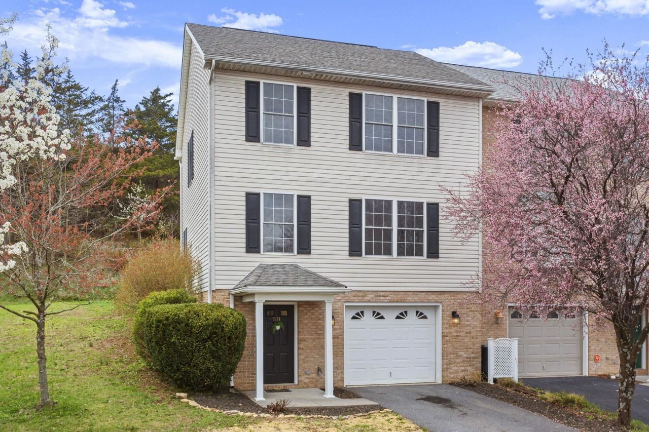 531 Pointe Dr, Harrisonburg, VA 22801 Main Photo