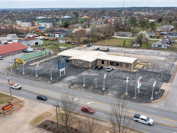 1802 S 8th Street , Rogers, AR 72756