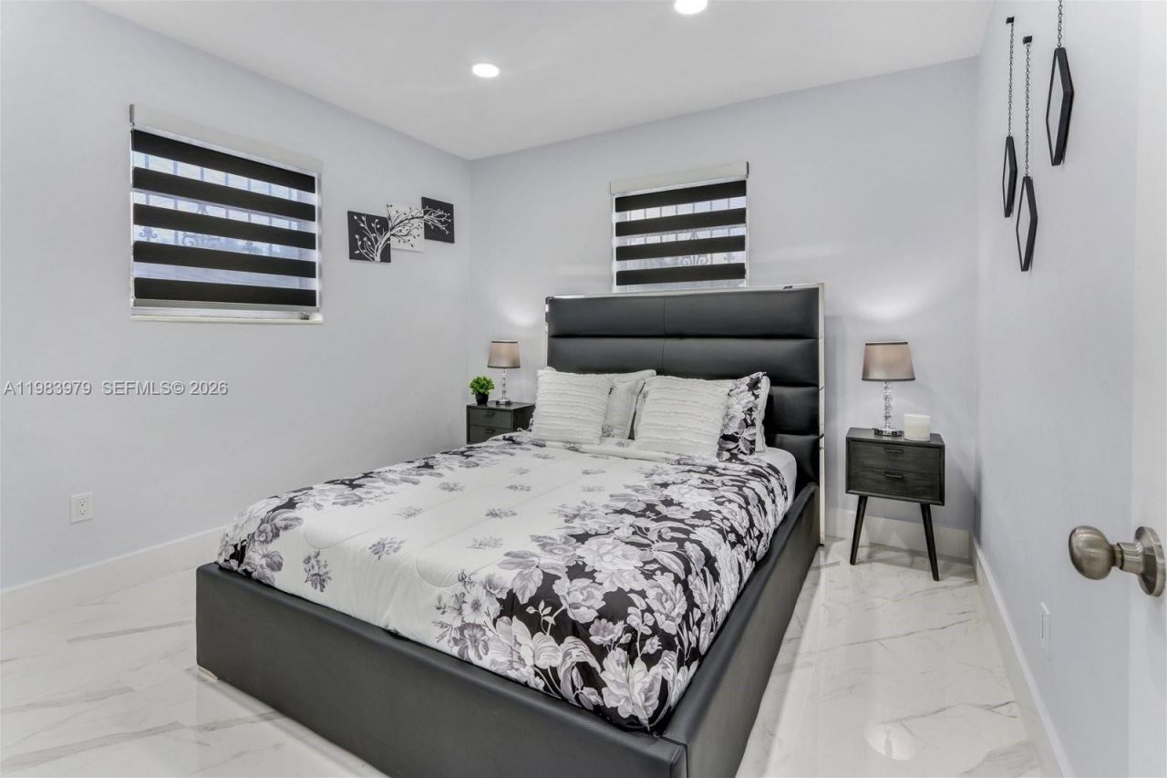 980 W 45th Pl , Unit 1, Hialeah, FL 33012 Photo