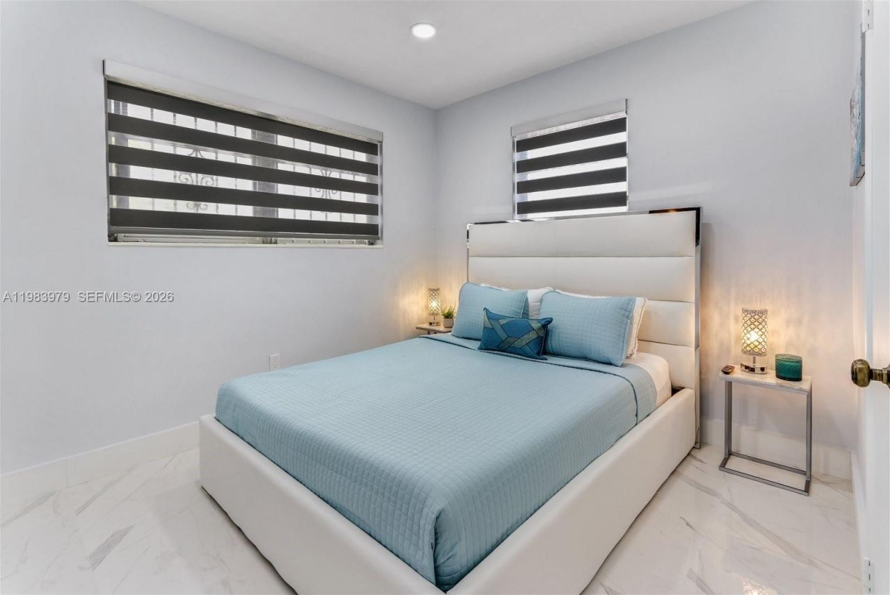 980 W 45th Pl , Unit 1, Hialeah, FL 33012 Photo