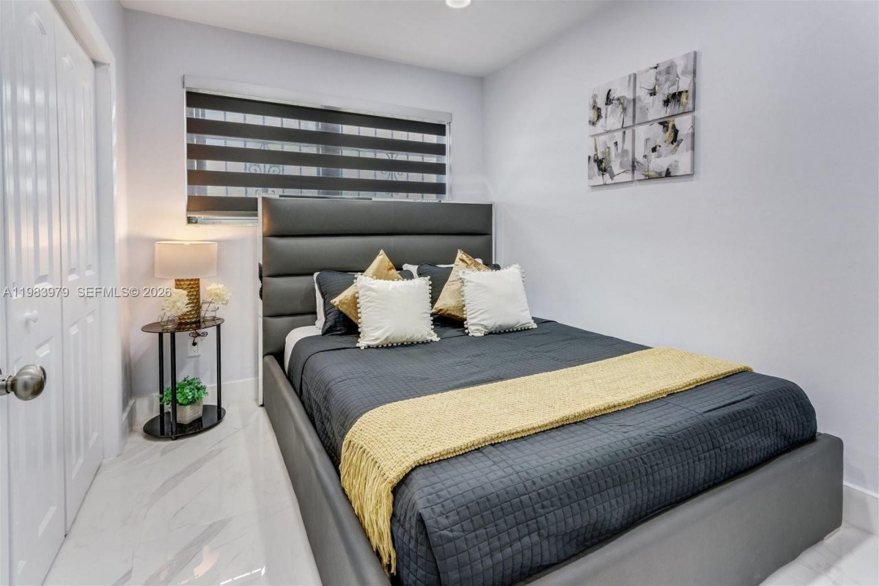 980 W 45th Pl , Unit 1, Hialeah, FL 33012 Photo