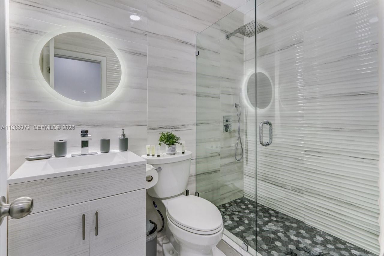 980 W 45th Pl , Unit 1, Hialeah, FL 33012 Photo