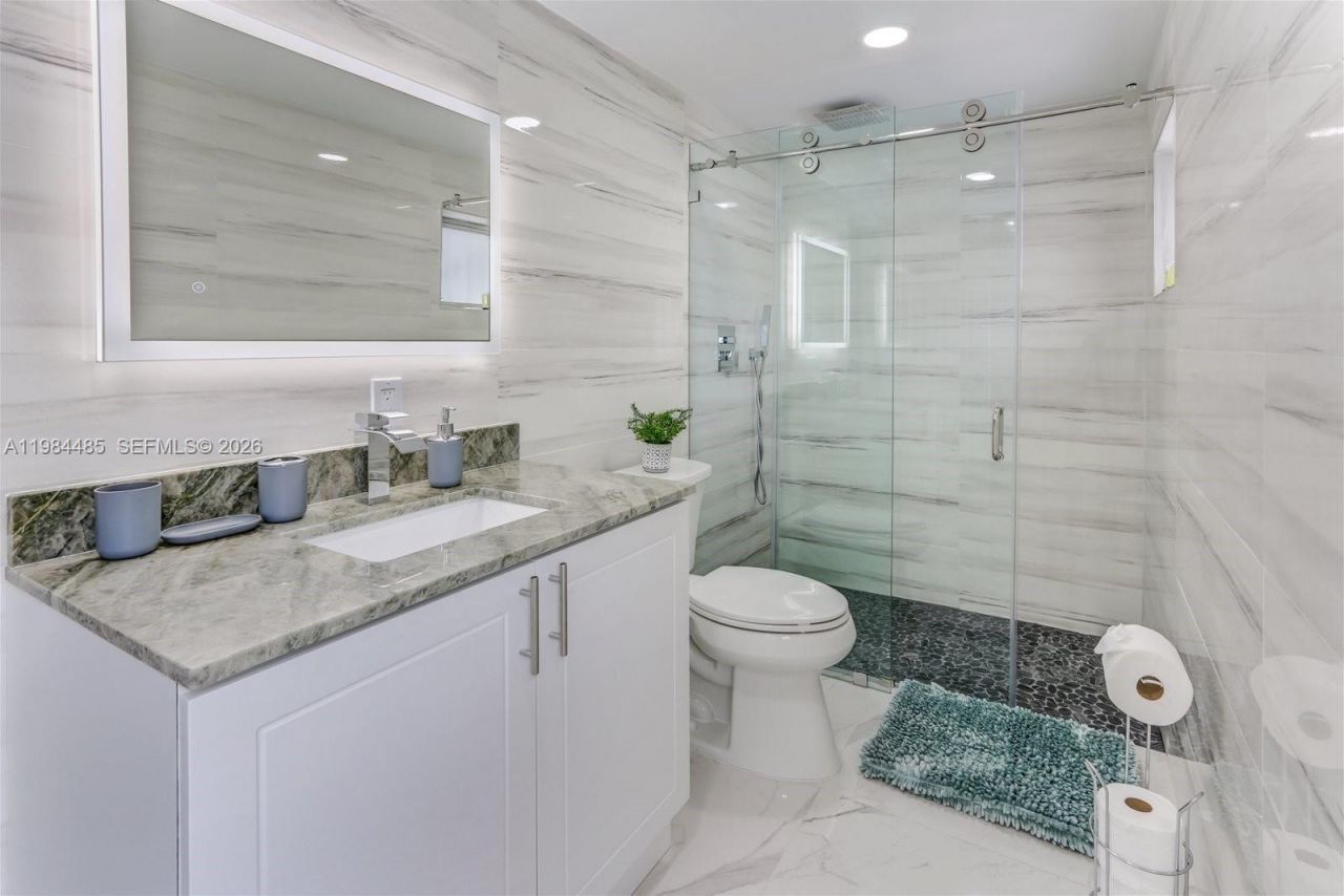 980 W 45th Pl Whole House , Hialeah, FL 33012 Photo