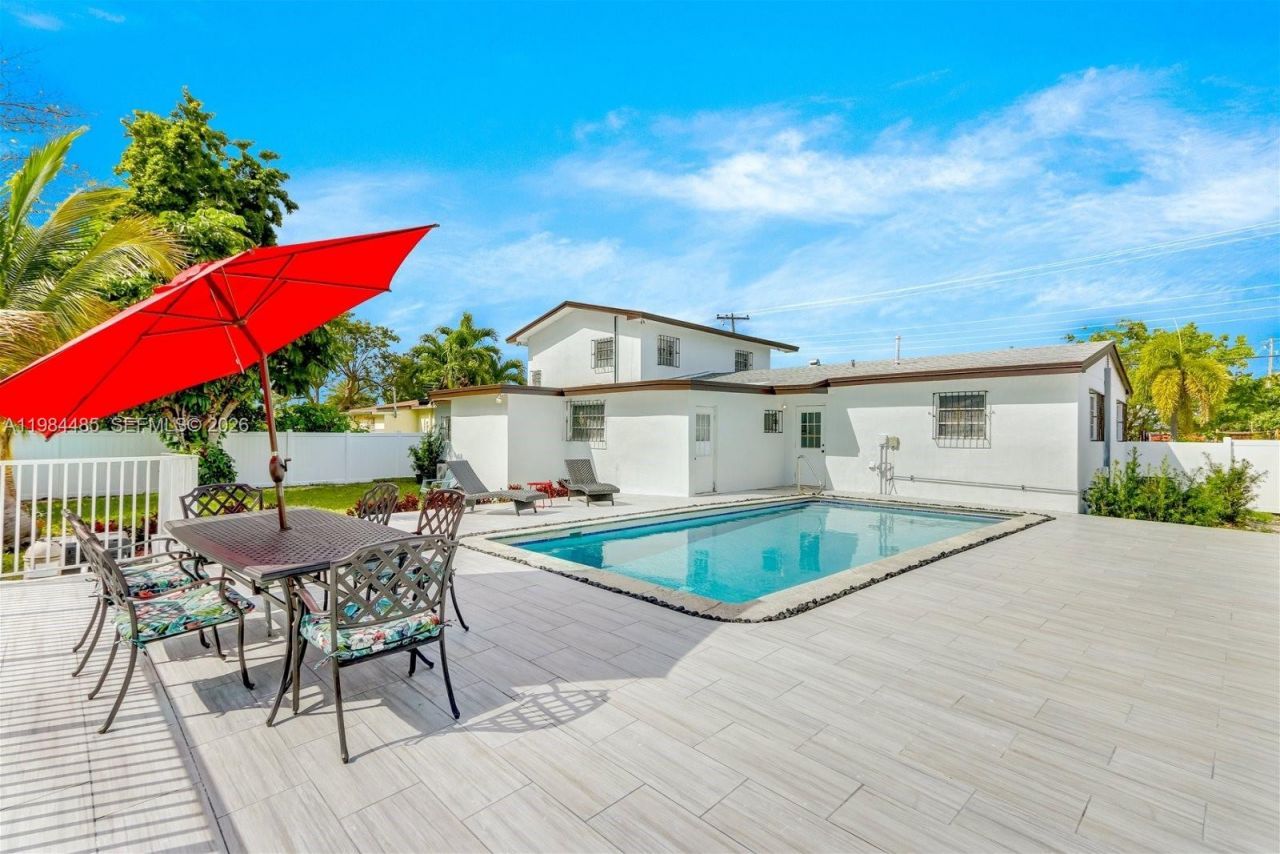 980 W 45th Pl Whole House , Hialeah, FL 33012 Photo