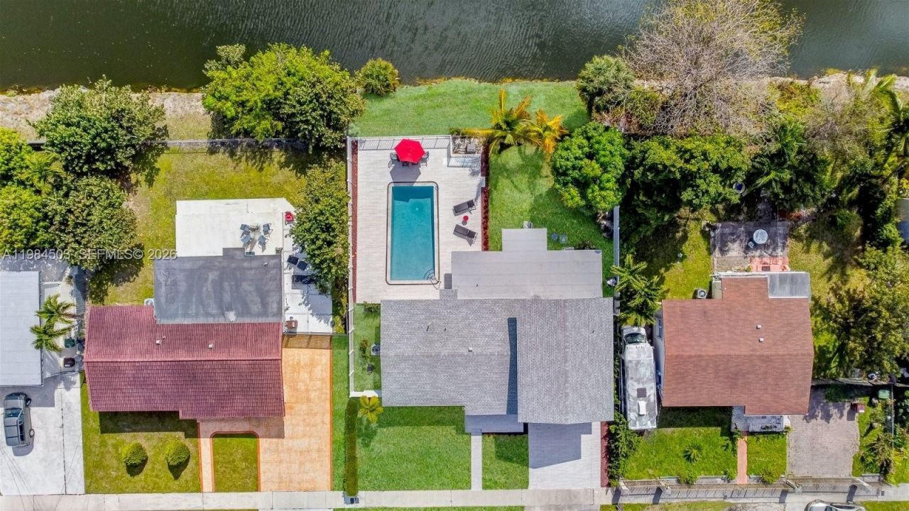 980 W 45th Pl , Unit 2, Hialeah, FL 33012 Photo