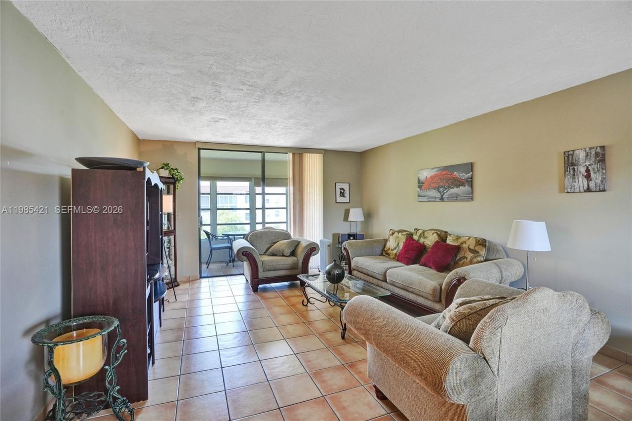 2811 Somerset Dr , Unit 405, Lauderdale Lakes, FL 33311 Photo