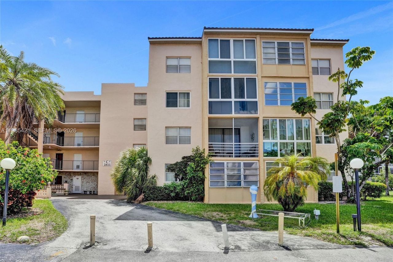 2811 Somerset Dr , Unit 405, Lauderdale Lakes, FL 33311 Photo