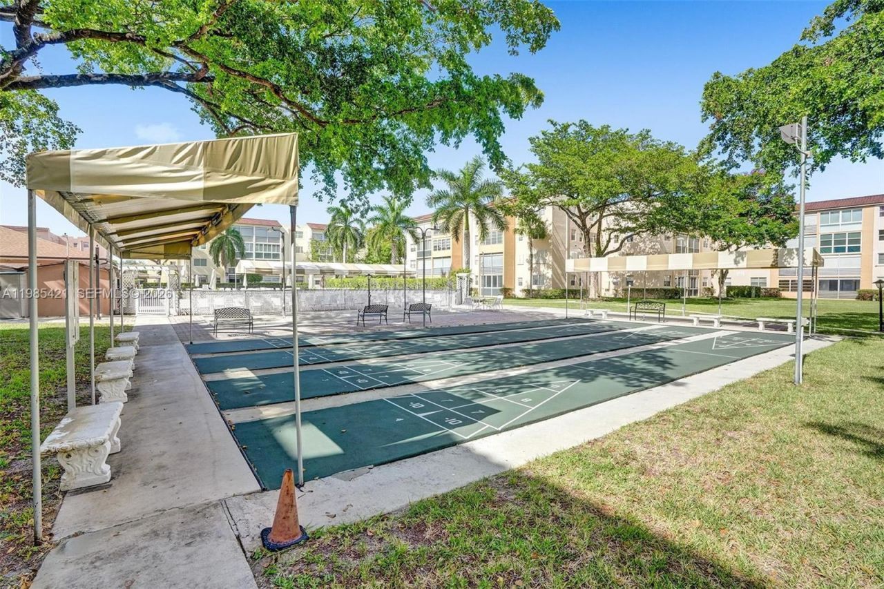 2811 Somerset Dr , Unit 405, Lauderdale Lakes, FL 33311 Photo