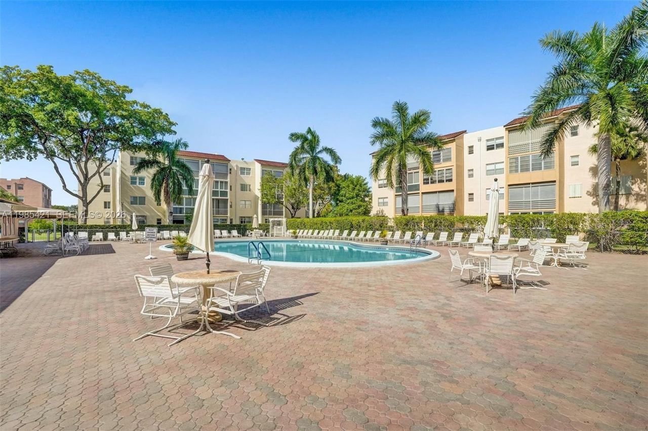 2811 Somerset Dr , Unit 405, Lauderdale Lakes, FL 33311 Photo