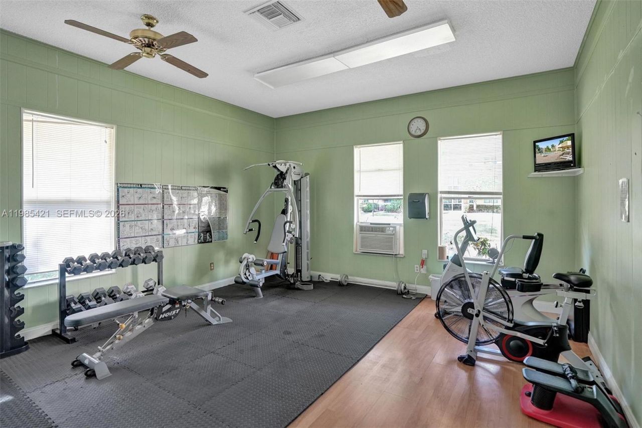 2811 Somerset Dr , Unit 405, Lauderdale Lakes, FL 33311 Photo