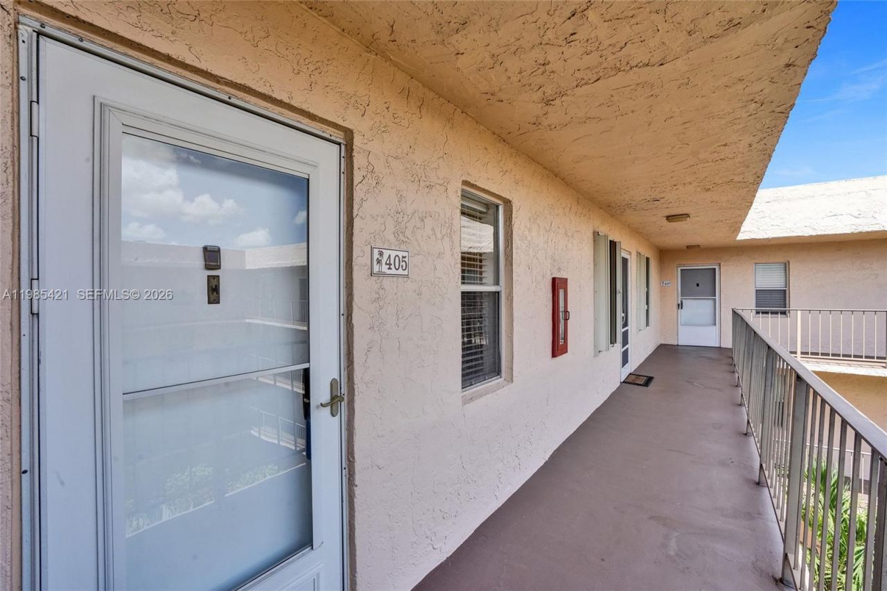 2811 Somerset Dr , Unit 405, Lauderdale Lakes, FL 33311 Photo