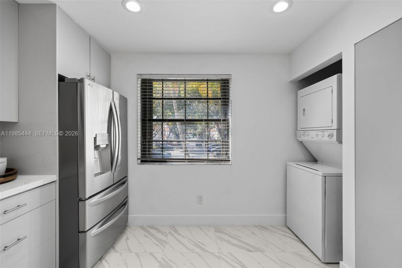 3549 Magellan Cir , Unit 418, Aventura, FL 33180 Photo