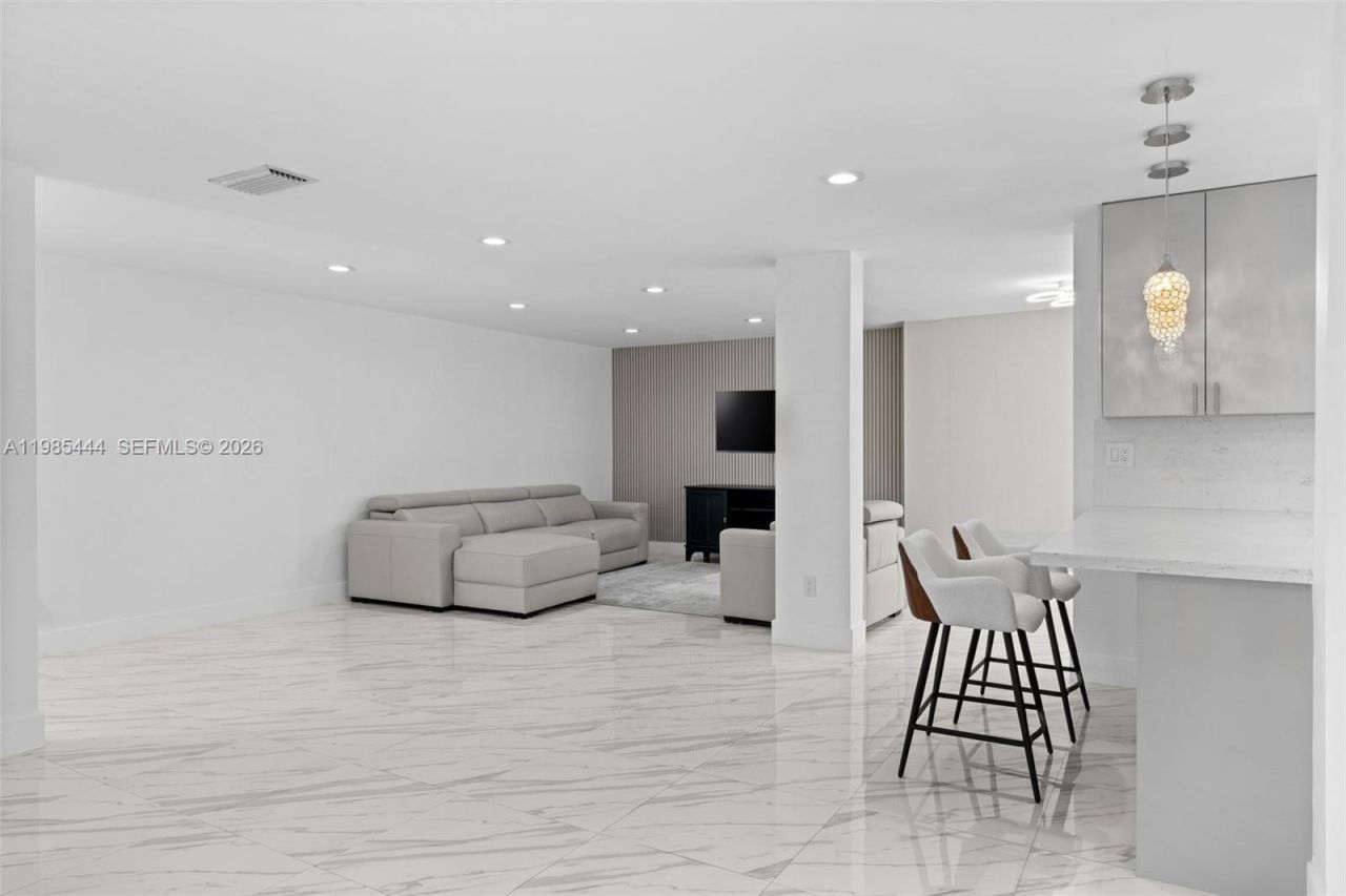 3549 Magellan Cir , Unit 418, Aventura, FL 33180 Photo