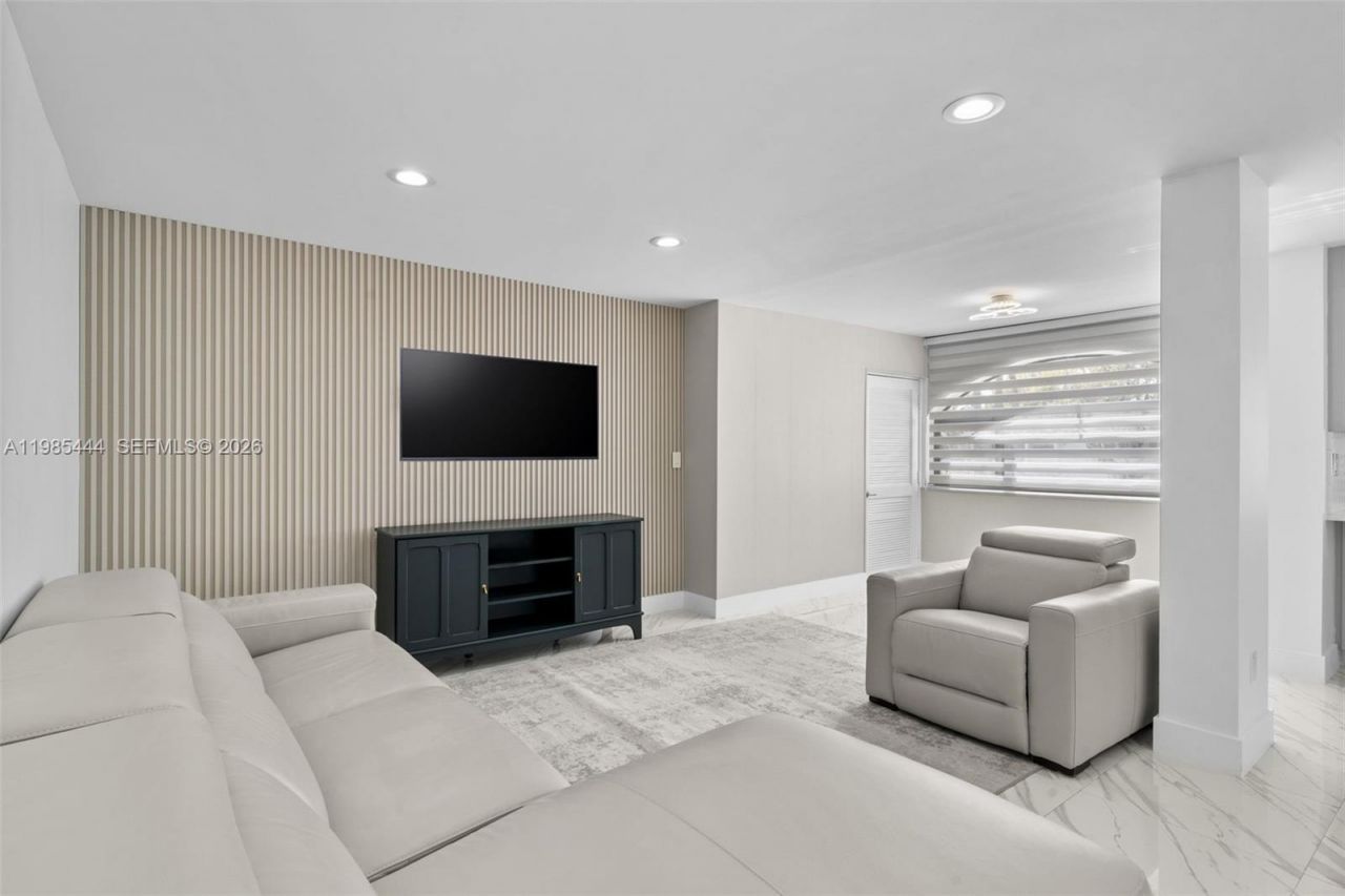 3549 Magellan Cir , Unit 418, Aventura, FL 33180 Photo