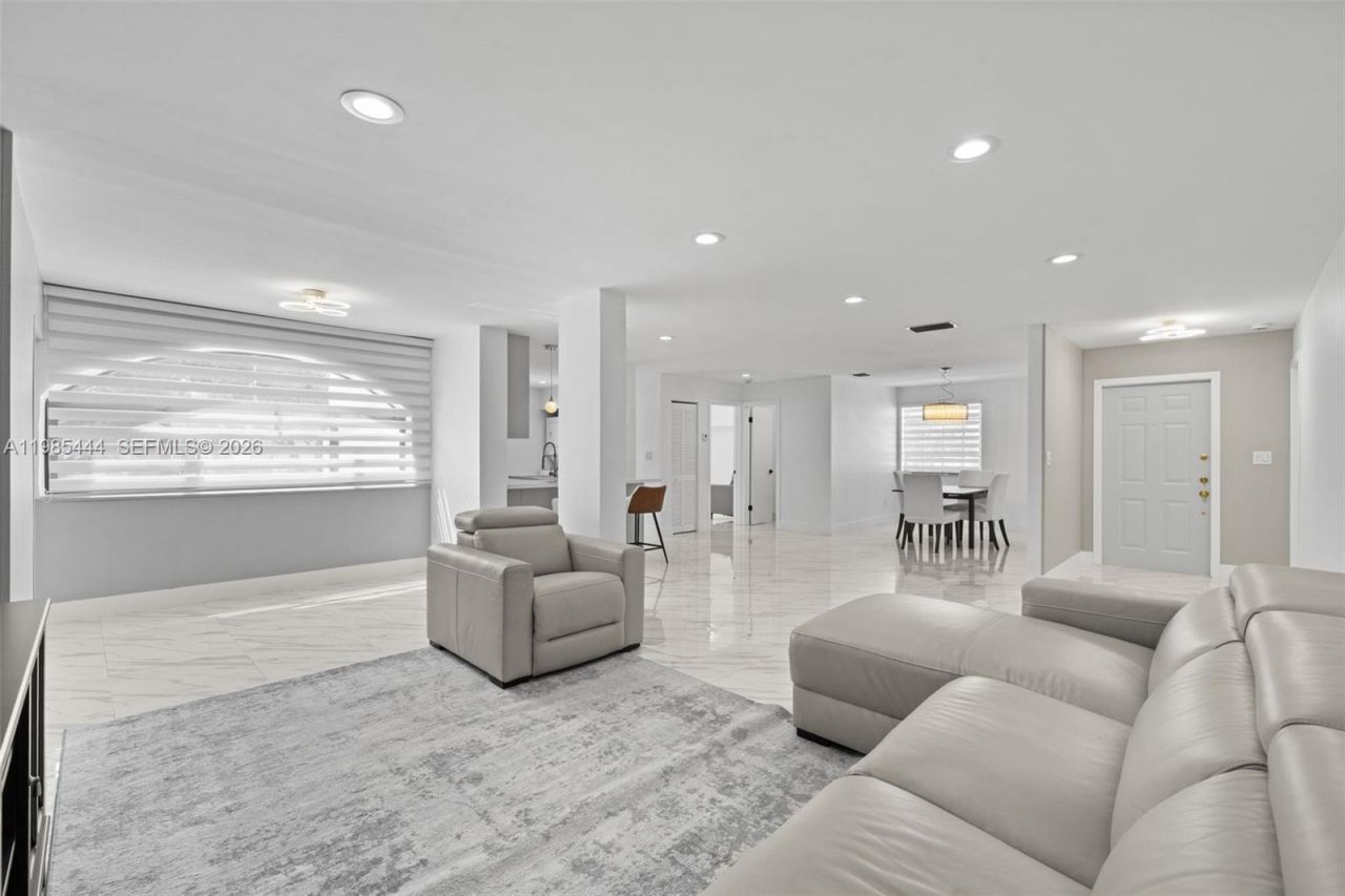 3549 Magellan Cir , Unit 418, Aventura, FL 33180 Photo