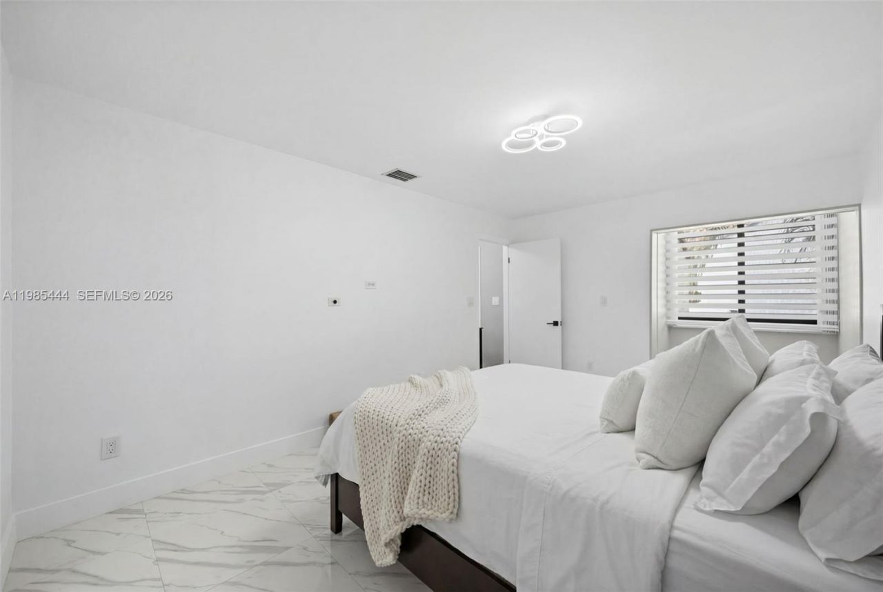 3549 Magellan Cir , Unit 418, Aventura, FL 33180 Photo