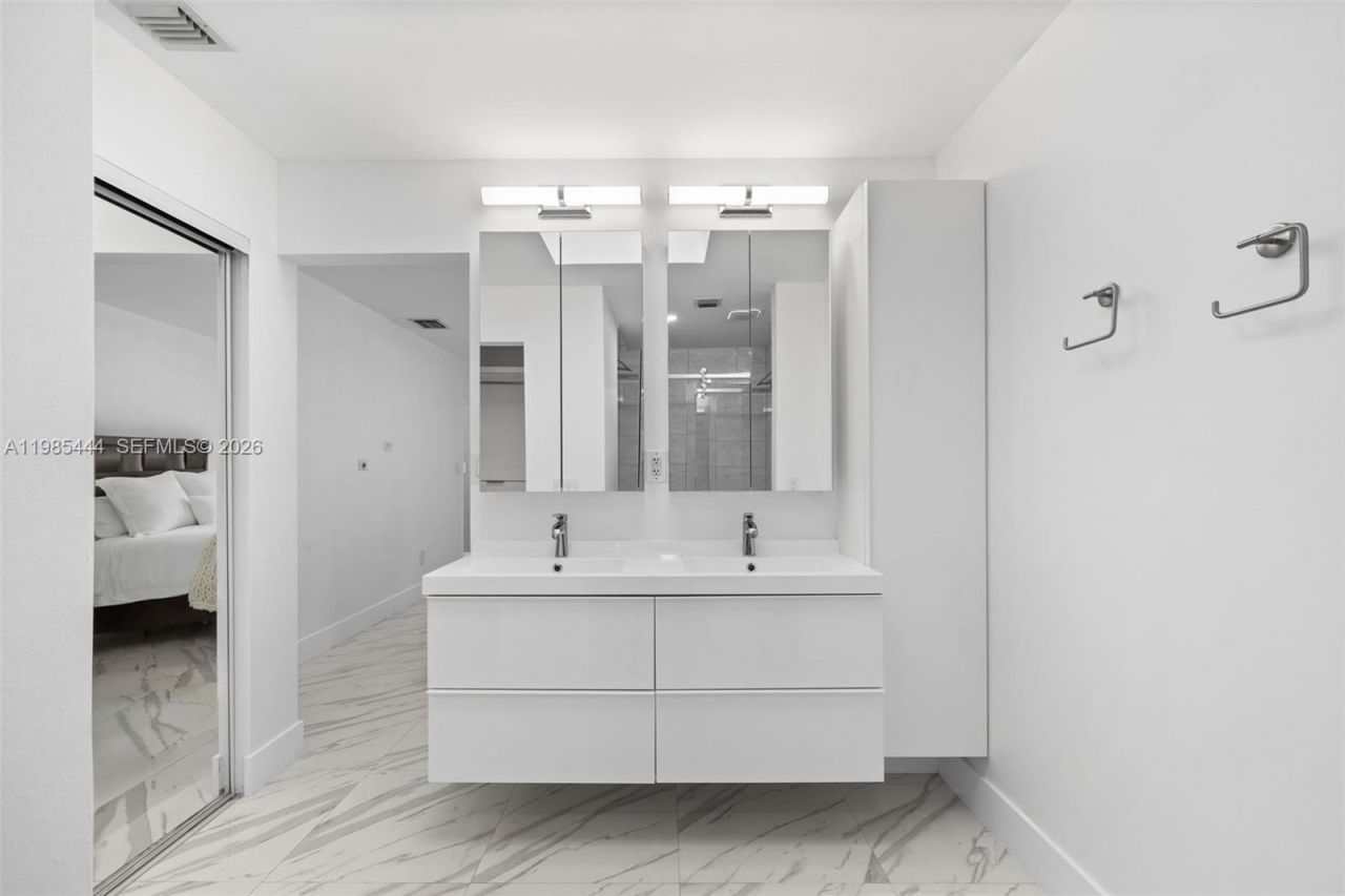 3549 Magellan Cir , Unit 418, Aventura, FL 33180 Photo