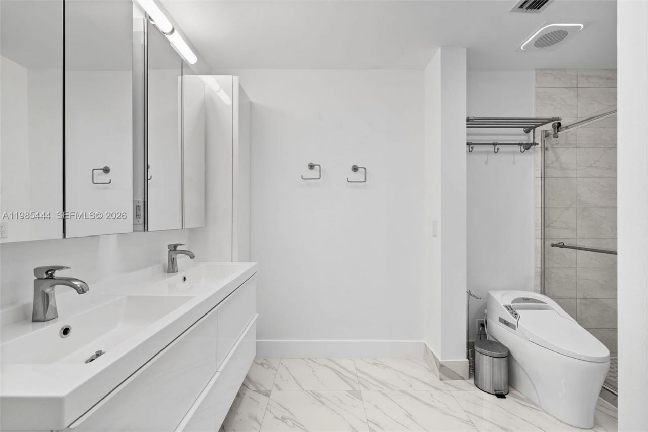 3549 Magellan Cir , Unit 418, Aventura, FL 33180 Photo