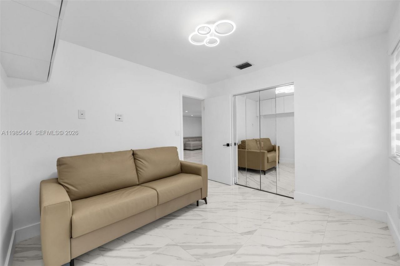 3549 Magellan Cir , Unit 418, Aventura, FL 33180 Photo