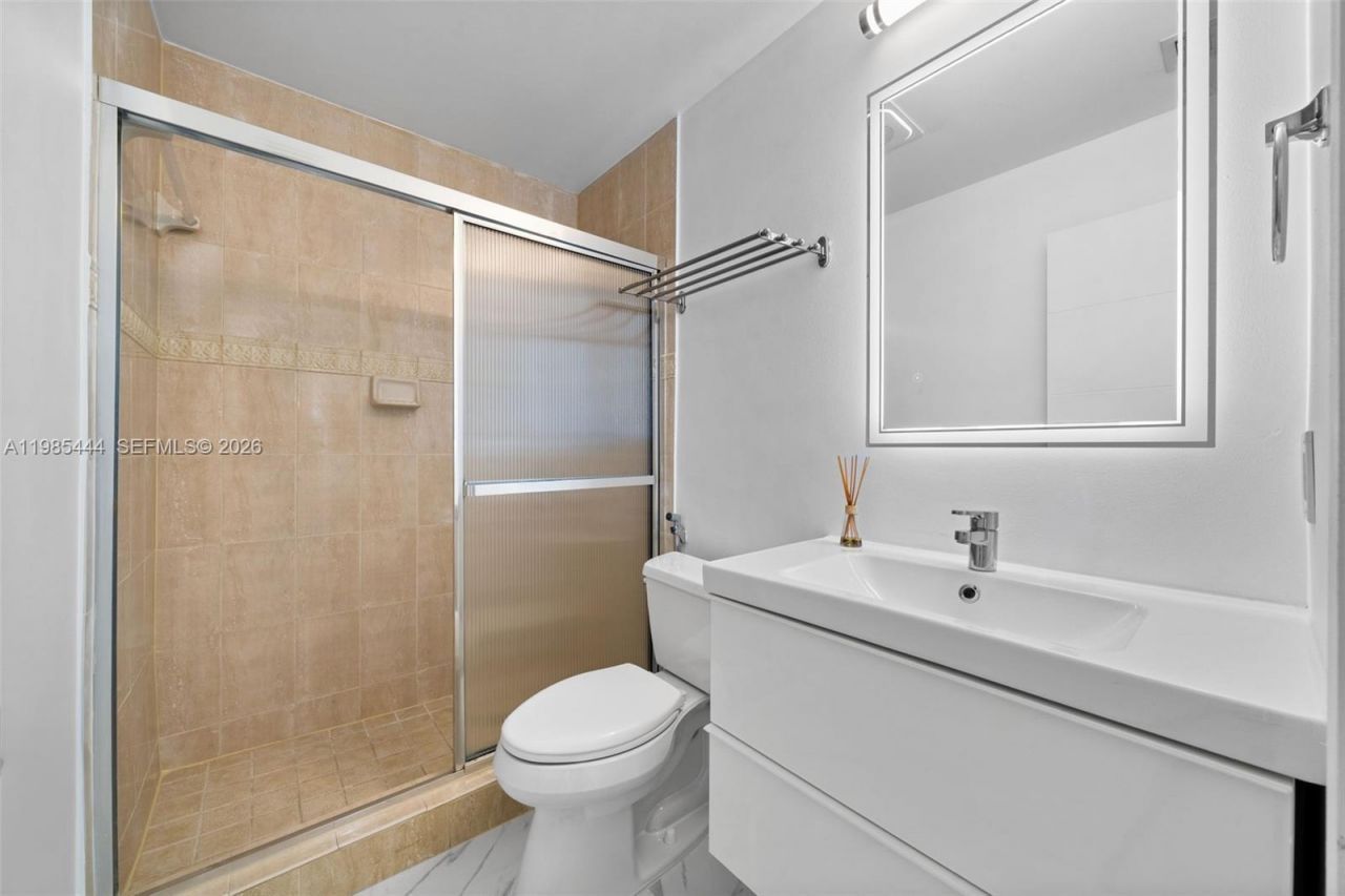 3549 Magellan Cir , Unit 418, Aventura, FL 33180 Photo