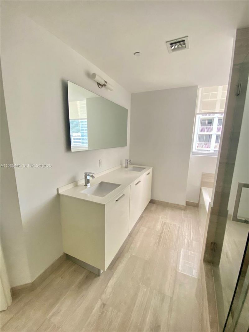 1300 Brickell Bay Dr , Unit 1903, Miami, FL 33131 Photo