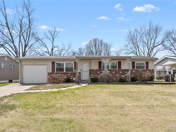490 Jana Drive, Florissant, MO 63031