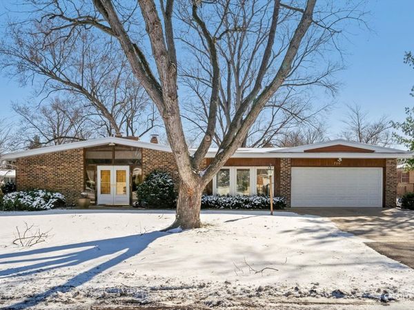 700 McClaran Avenue , Aurora, IL 60506