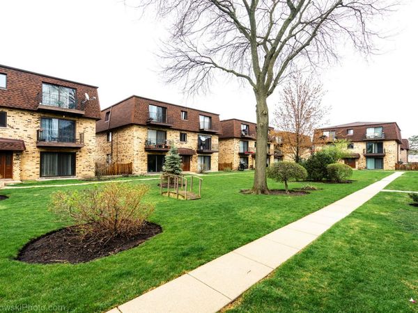 9802 Bianco Terrace , Unit 1A, Des Plaines, IL 60016