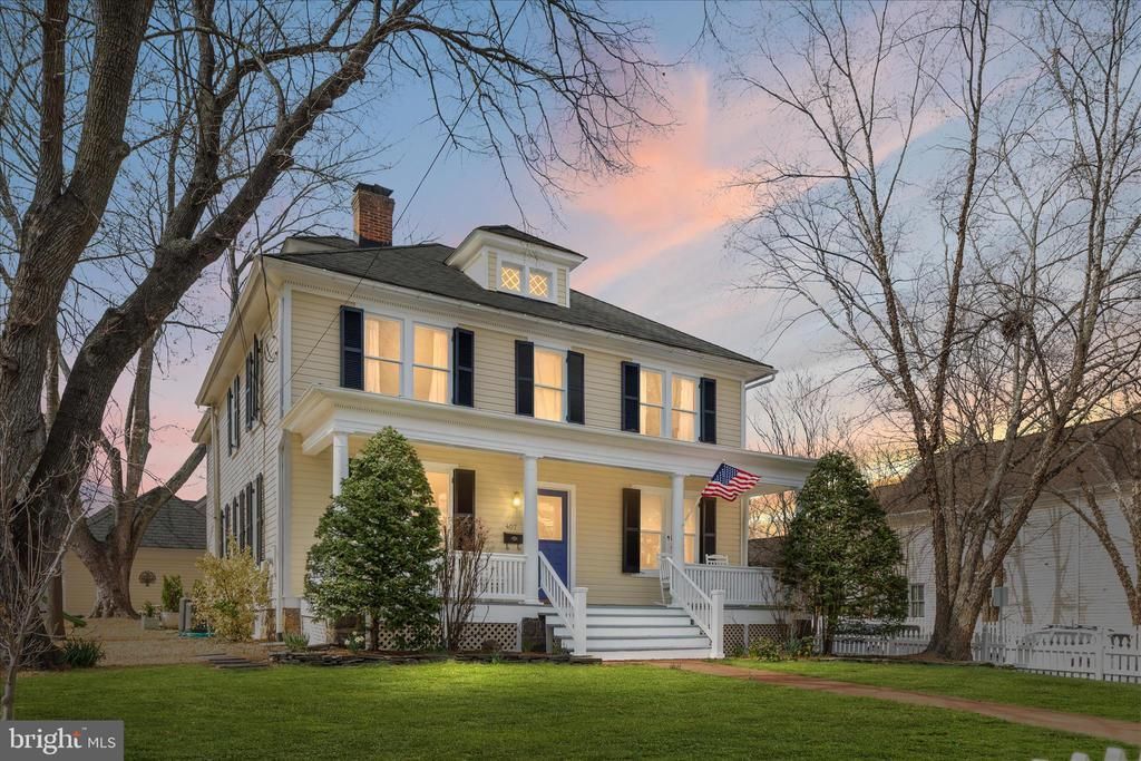 407 S King Street, Leesburg, VA 20175 Main Photo