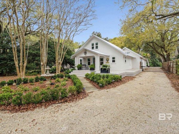 653 Fairhope Avenue, Fairhope, AL 36532