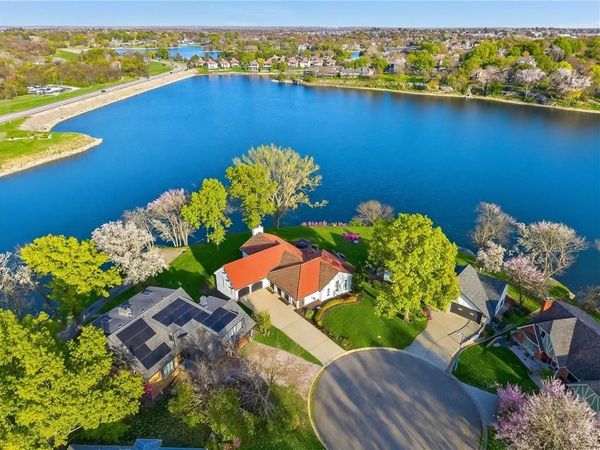 102 NW Hackberry Street, Lee's Summit, MO 64064