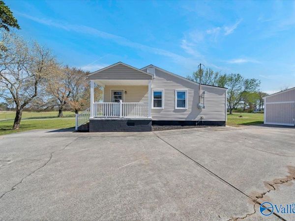 27792 South Road, Athens, AL 35613