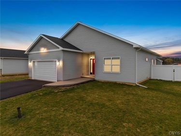 241 Bloomfield, Baldwinsville, NY 13027