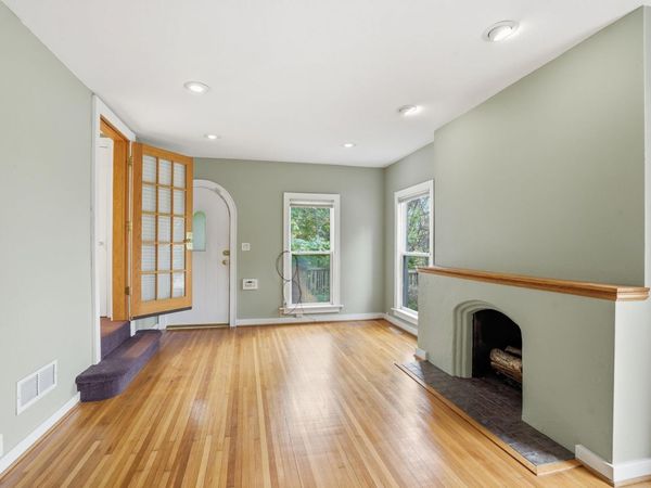 233 Groveland Avenue, Minneapolis, MN 55403