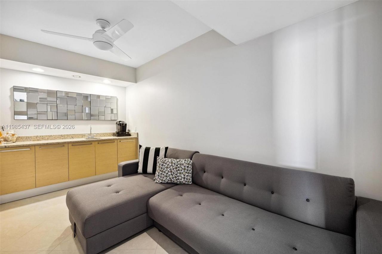 1830 S Ocean Dr, Unit 2703, Hallandale Beach, FL 33009 Photo