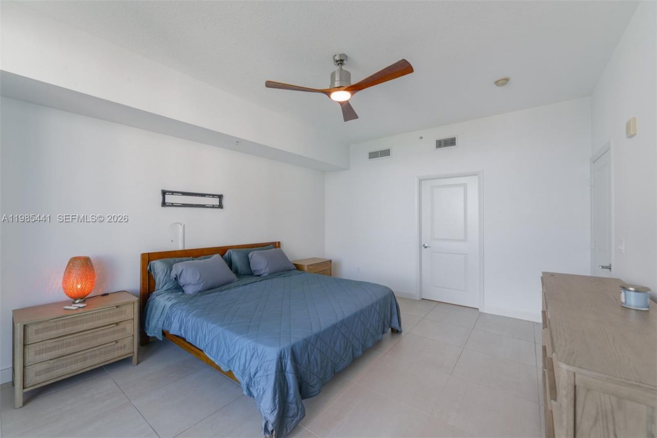 1945 S Ocean Dr, Unit 1114, Hallandale Beach, FL 33009 Photo