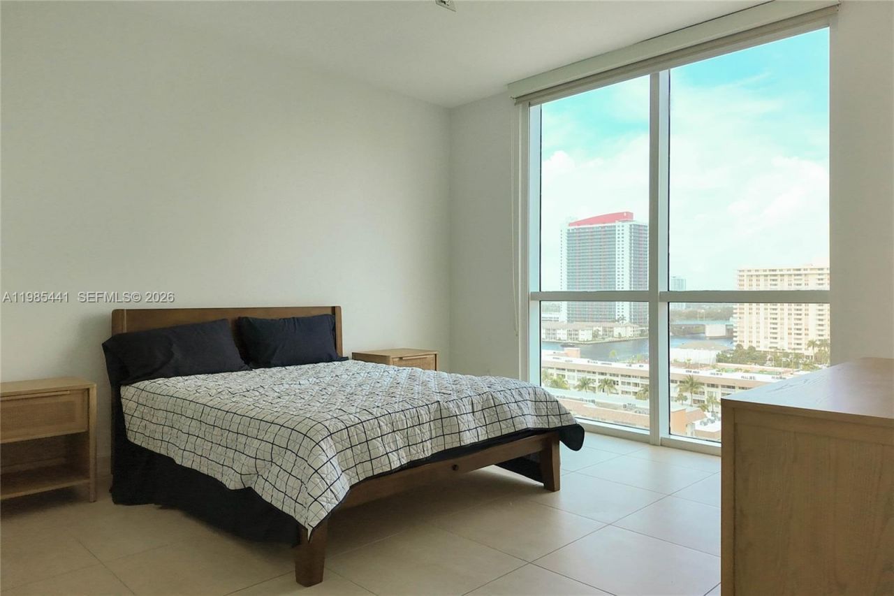 1945 S Ocean Dr, Unit 1114, Hallandale Beach, FL 33009 Photo